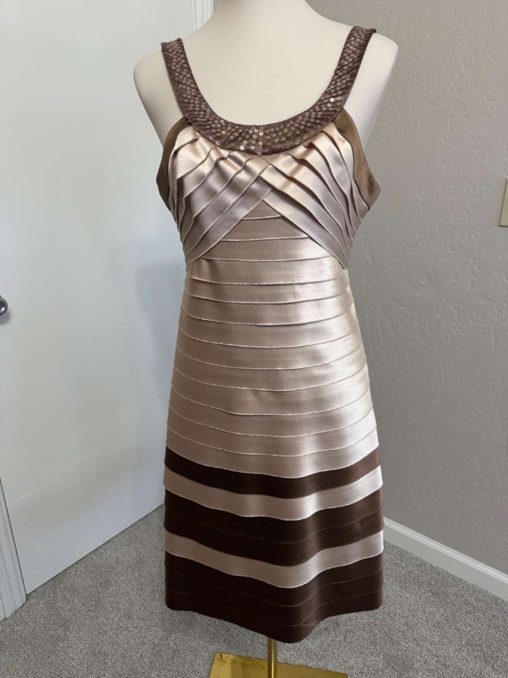 BCBGMAXAZRIA Champagne Satin Tiered Cocktail Dress M Showstopper
